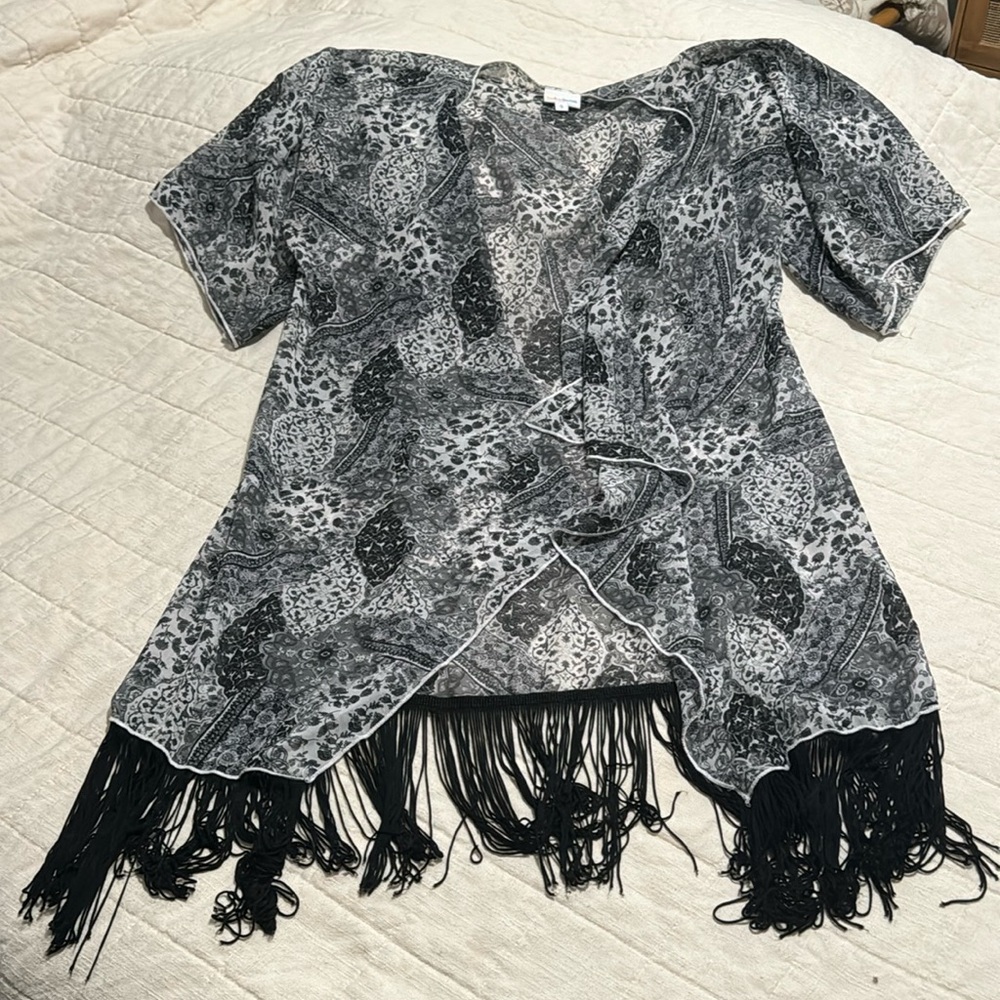 Lularoe kimono black and white